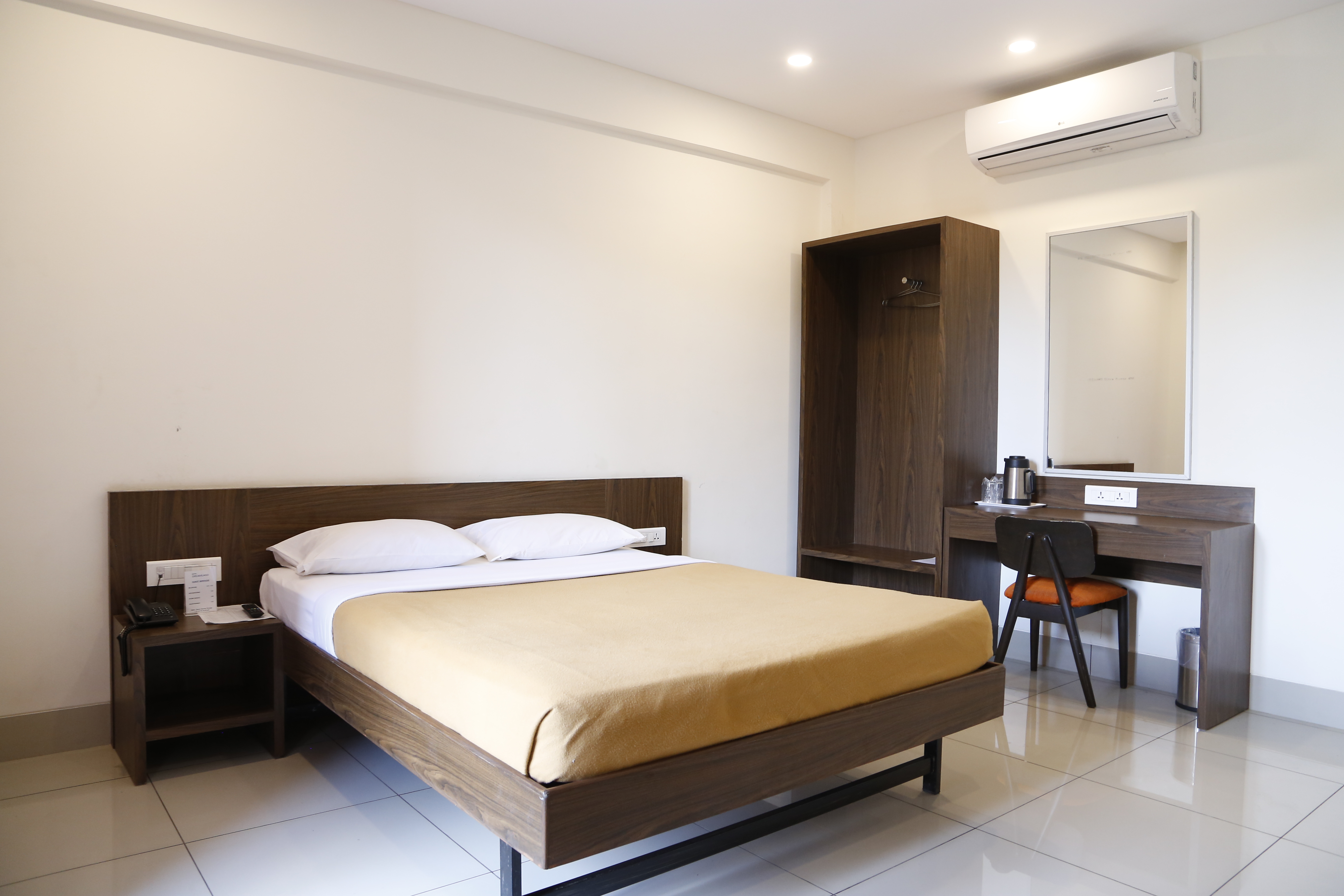 dreamland-hotel-shirdi-deluxe-room-view