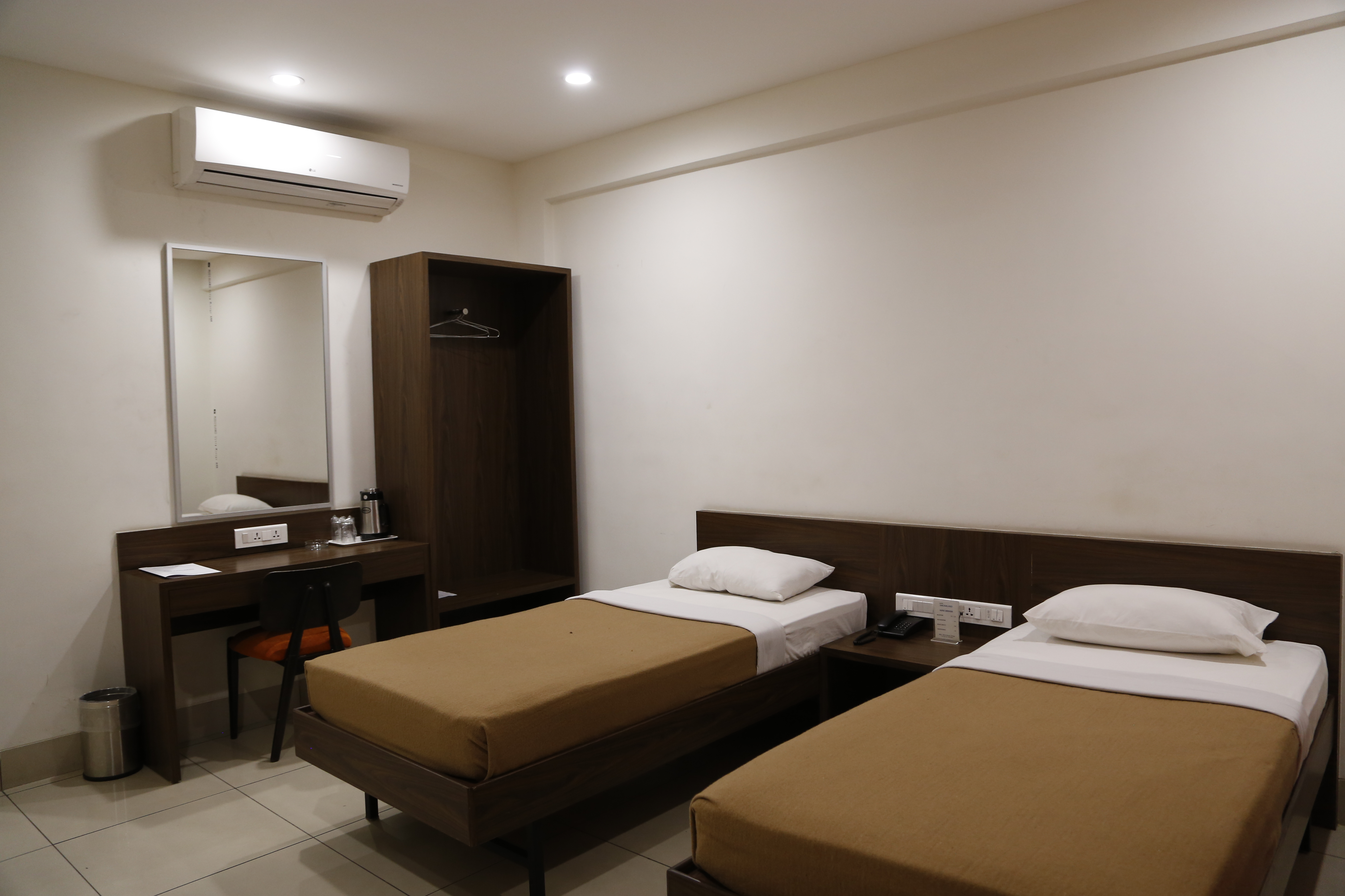 dreamland-hotel-shirdi-deluxe-room-view